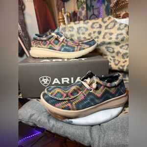 NIB Size 8.5 Ariat Vibrant Western Aztec Pattern Slip-Ons
